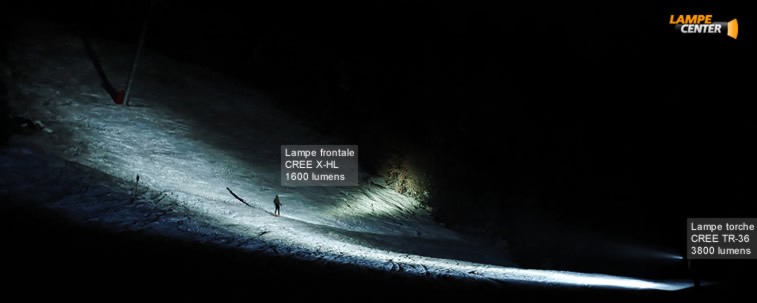 lampes puissantes de nuit dans la neige