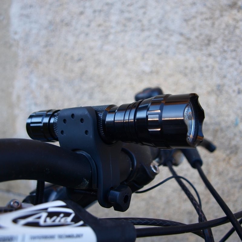 Fixation vélo pour lampe torche - Clip